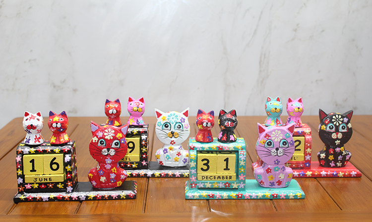 Ahşap Kedili Takvim Orta Boy Ahşap Kedili Takvim Orta Boy