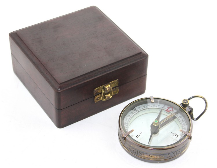 Ahşap Kutulu Pirinç Pusula Model 10