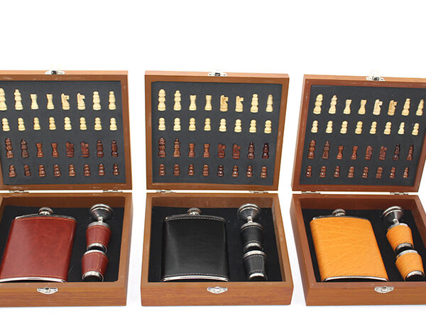 Ahşap Kutulu Satrançlı Matara Seti Derili