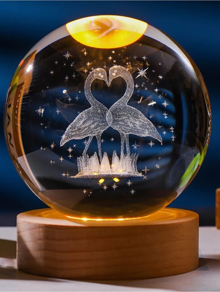 Ahşap Tabanlı LED Işıklı Flamingo Figürlü Kristal Küre