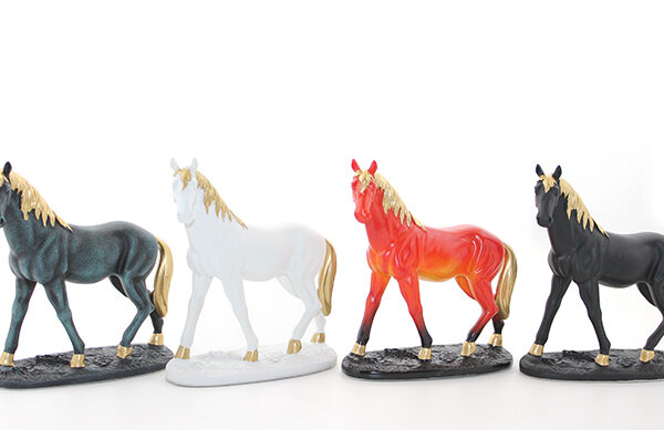 Polyester At Figürü