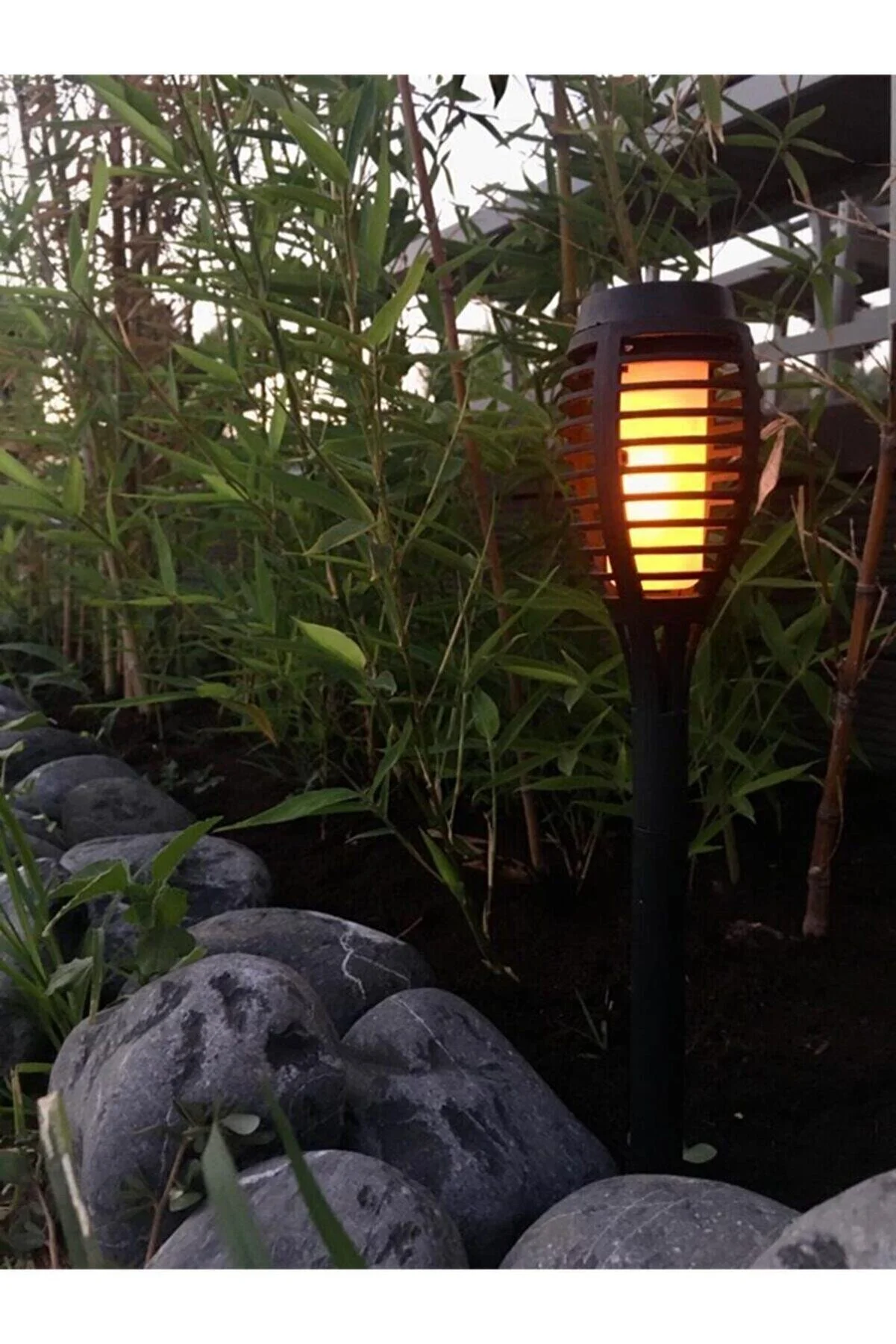 Solar Alev Efektli Bahçe Lambası Solar Alev Efektli Bahçe Lambası