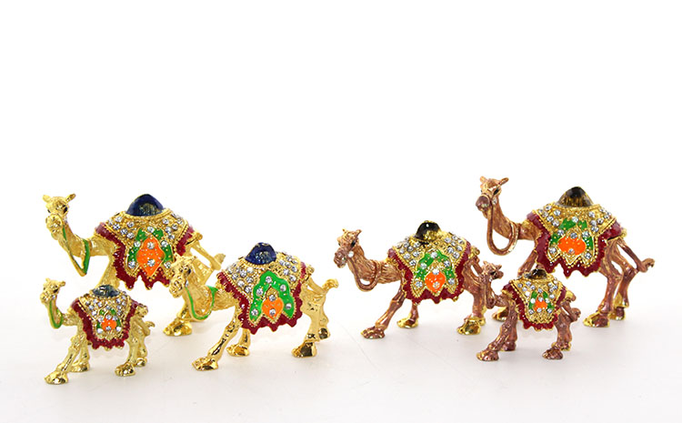 Swarovski Taşlı 3'lü Deve Seti Model 1 Swarovski Taşlı 3'lü Deve Seti Model 1